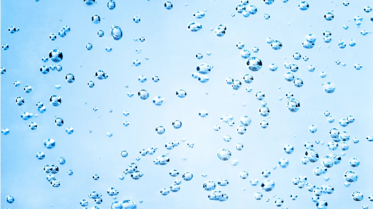 Burbujas de agua carbonatada en primer plano